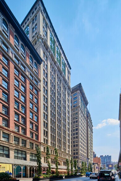 225 Park Ave S, New York, NY à louer - Photo du bâtiment - Image 2 de 12
