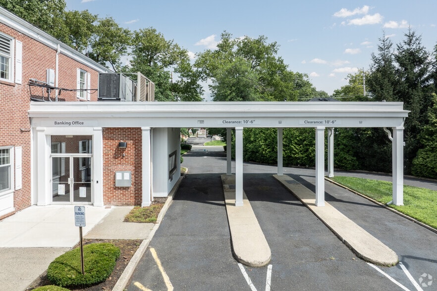 303 Broad St, Red Bank, NJ à louer - Photo du bâtiment - Image 3 de 22