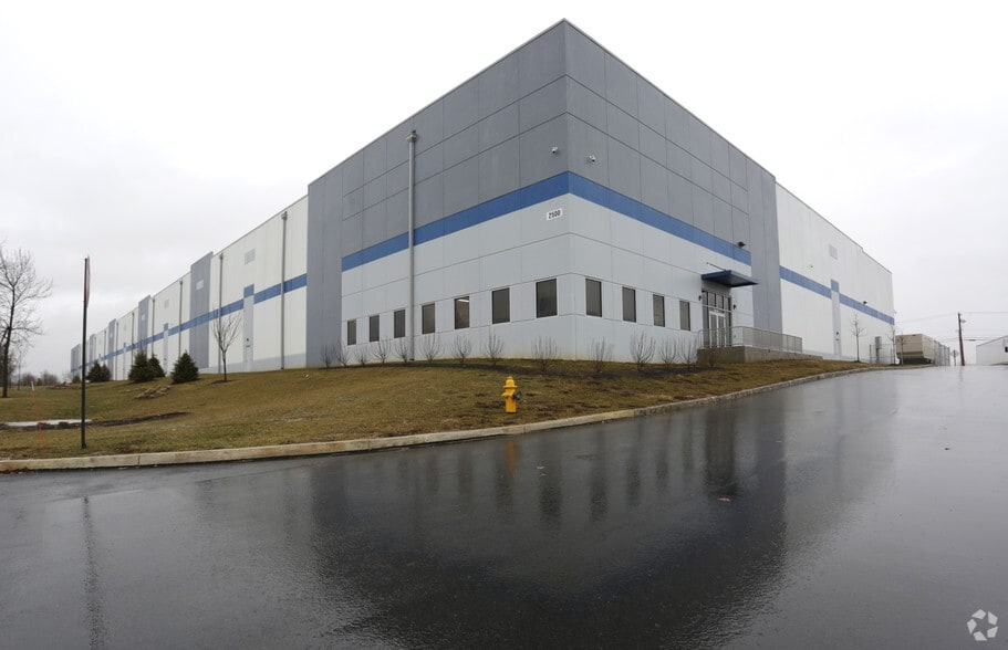 2500 Emrick Blvd, Bethlehem, PA à louer - Photo du bâtiment - Image 2 de 6