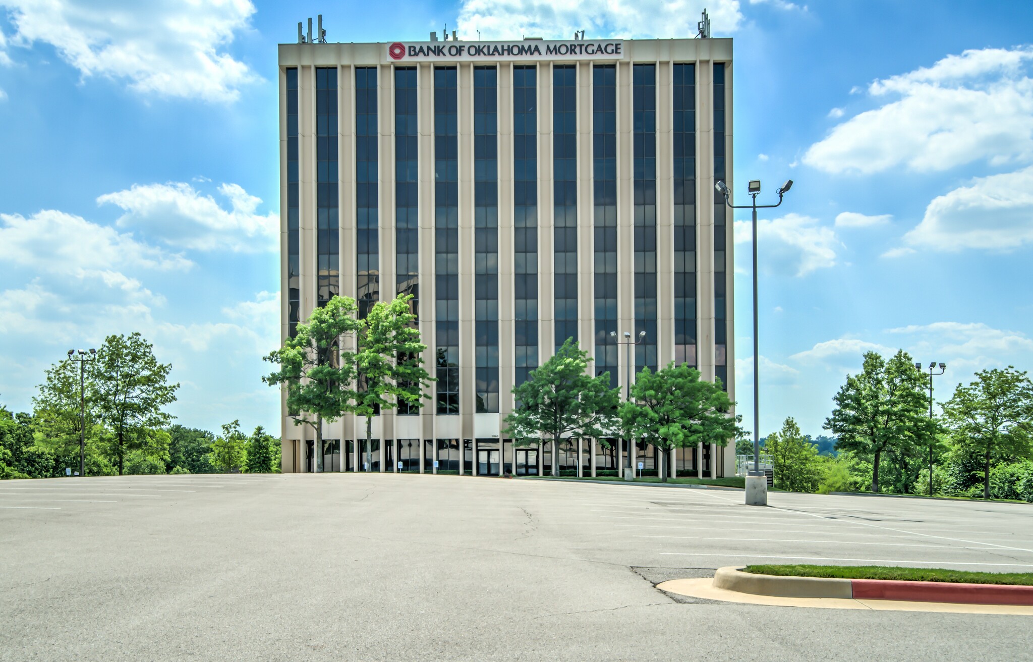 7060 S Yale Ave, Tulsa, OK à louer Photo du bâtiment- Image 1 de 4