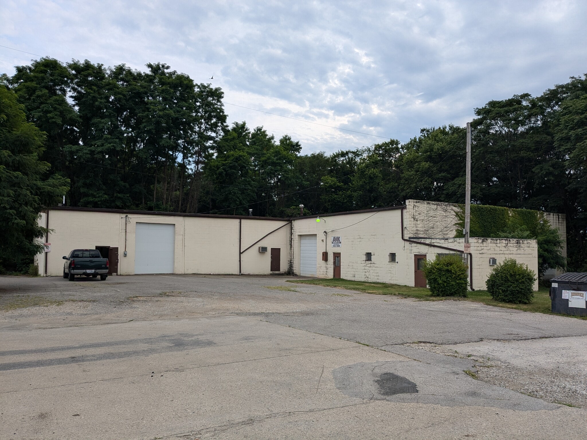 61 W Lawn Ave, Columbus, OH for lease Primary Photo- Image 1 of 8