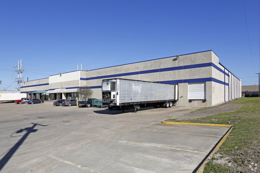 2125-2127 Exchange Dr, Arlington, TX à louer - Photo du bâtiment - Image 2 de 11