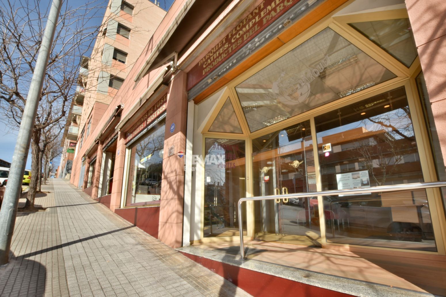 Immeuble residentiel dans Sant Feliu de Llobregat, Barcelona à vendre Photo du bâtiment- Image 1 de 4