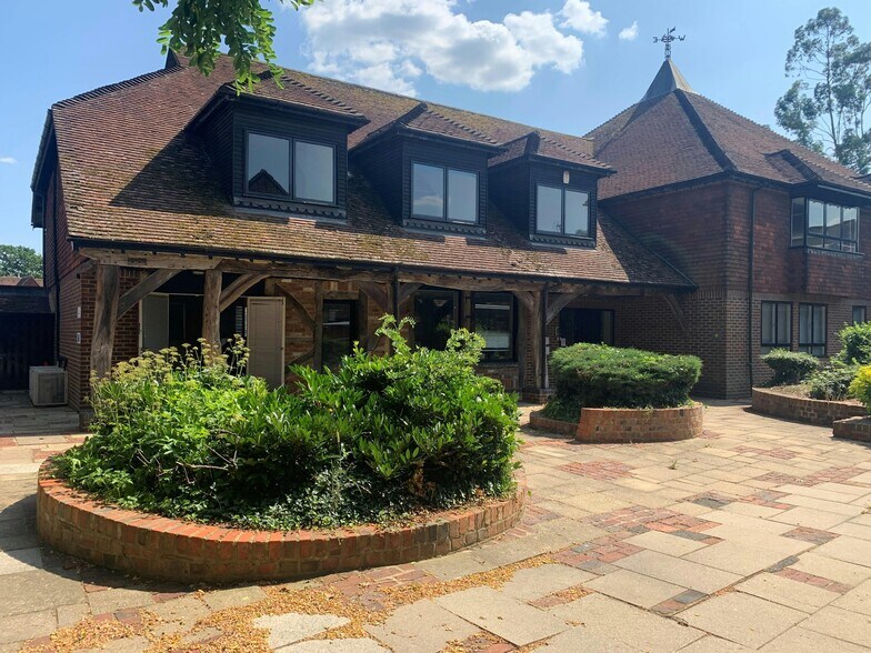 4 The Courtyard, Denmark Street, Wokingham à louer - Photo du bâtiment - Image 1 de 4