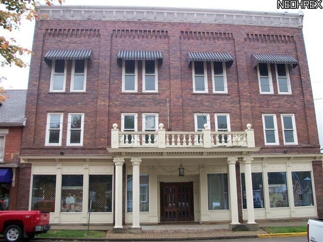 Plus de détails pour 701 Main St, Dresden, OH - Commerce de détail à louer