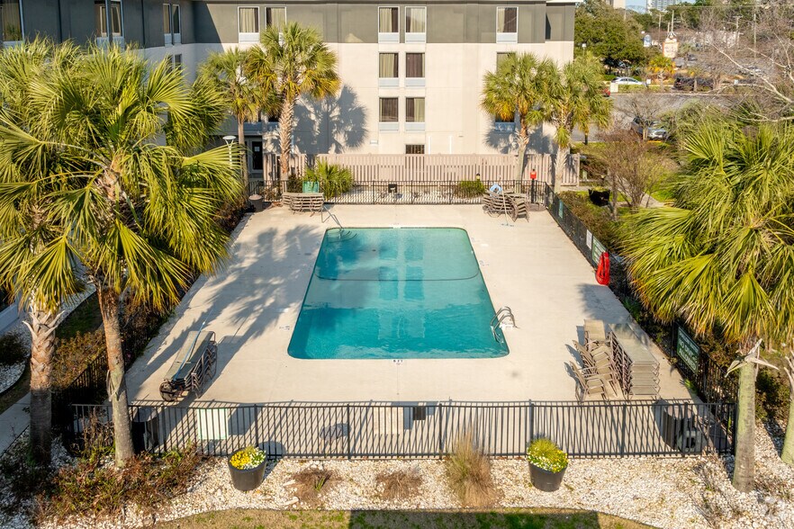 4709 N Kings Hwy, Myrtle Beach, SC à vendre - Photo du bâtiment - Image 2 de 7