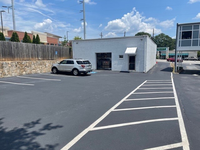 6170 Roswell Rd, Sandy Springs, GA for lease - Building Photo - Image 2 of 18