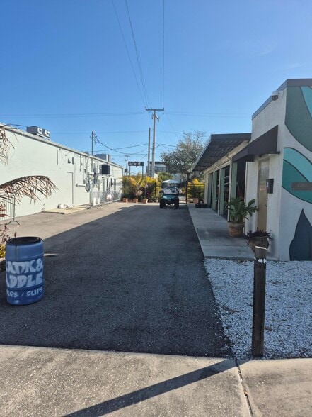 2280 Main St, Sarasota, FL à louer - Photo du bâtiment - Image 3 de 16