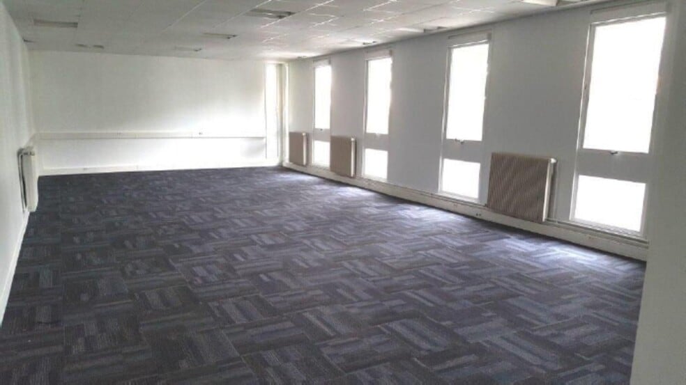 Flex in Rungis for lease - Building Photo - Image 3 of 8