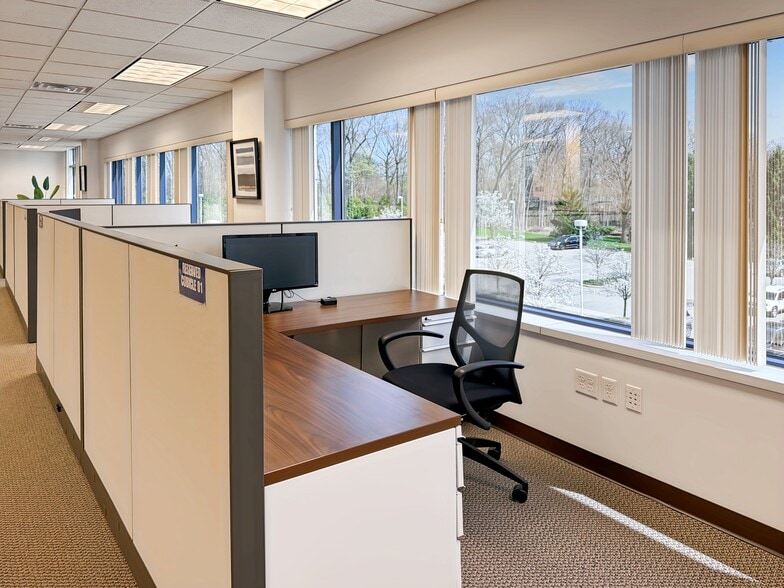 625 Kenmoor Ave SE, Grand Rapids, MI à louer - Photo du bâtiment - Image 3 de 23