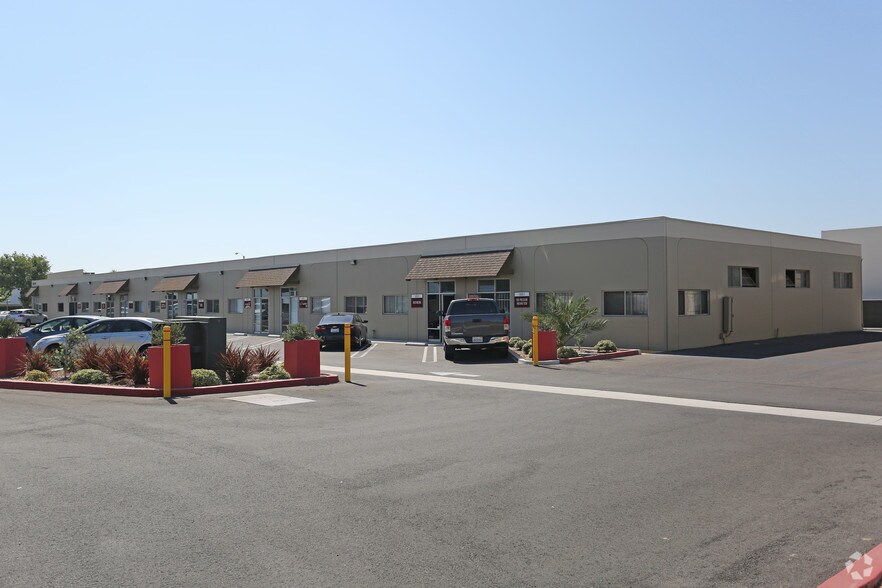 1416-1420 Ritchey St, Santa Ana, CA à louer - Photo du bâtiment - Image 2 de 3