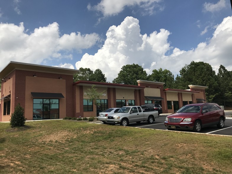 850-852 Perry Rd, Apex, NC for lease - Building Photo - Image 1 of 33