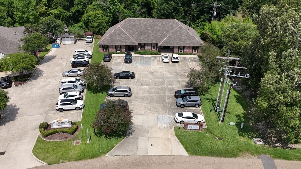 10512 S Glenstone Pl, Baton Rouge, LA for lease - Building Photo - Image 2 of 5