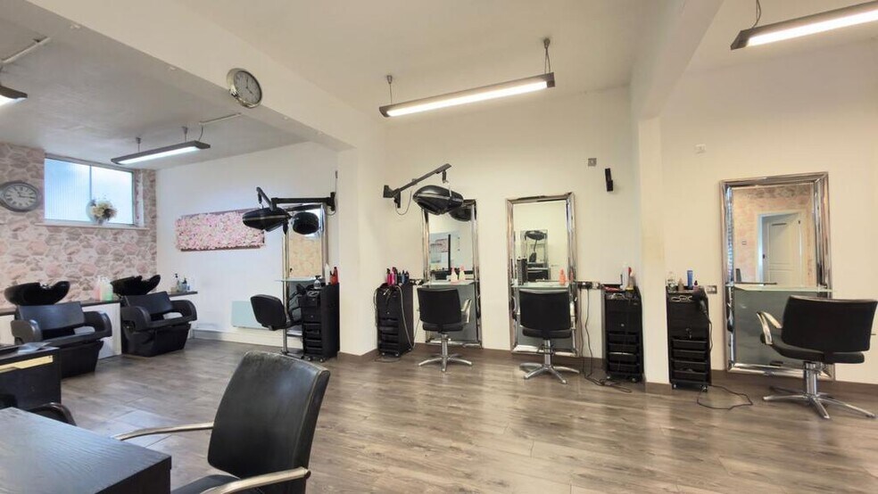 18 Victoria Ave, Manchester à vendre - Photo du bâtiment - Image 3 de 22