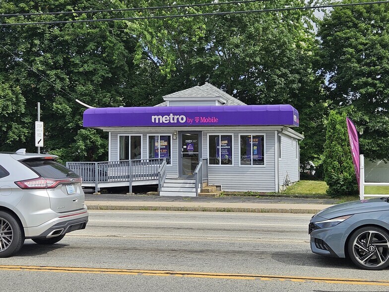 722 Tiogue Ave, Coventry, RI à vendre - Photo du bâtiment - Image 3 de 3