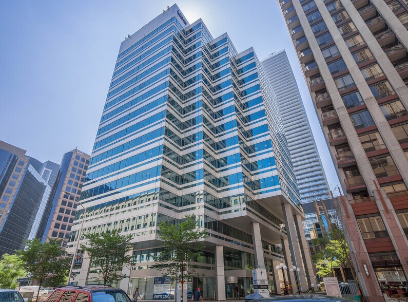 121 Bloor St E, Toronto, ON for lease - Building Photo - Image 2 of 5