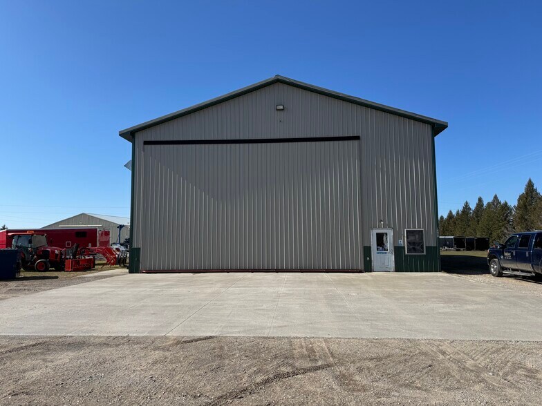 13703 Campbell Rd, Kewadin, MI à vendre - Photo du bâtiment - Image 3 de 23