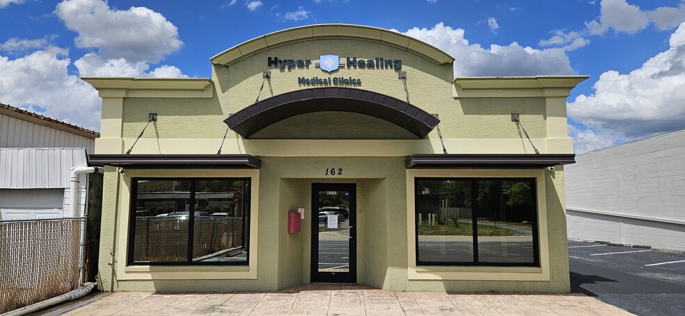 162 W Robertson St, Brandon, FL à louer - Photo du bâtiment - Image 2 de 3