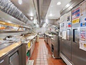 19100 Ventura Blvd, Tarzana, CA for lease Interior Photo- Image 2 of 4