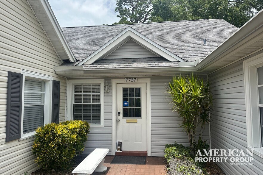 7733-7739 Holiday Dr, Sarasota, FL à vendre - Photo du bâtiment - Image 1 de 4