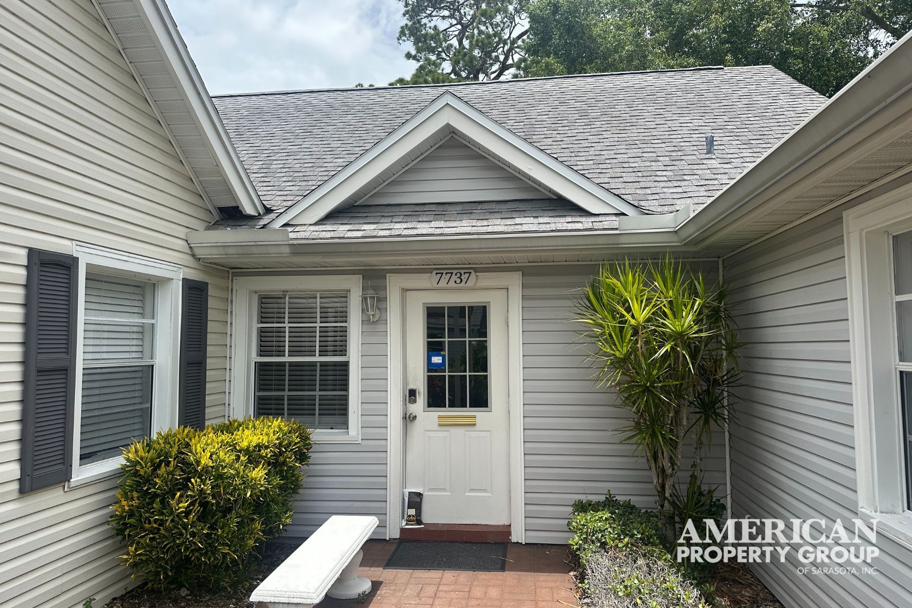 7733-7739 Holiday Dr, Sarasota, FL for sale Building Photo- Image 1 of 5