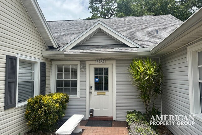 More details for 7733-7739 Holiday Dr, Sarasota, FL - Office for Sale