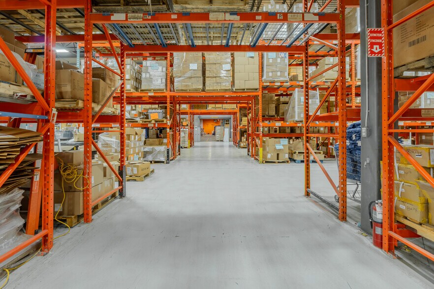 9081-9101 Rue du Parcours, Montréal, QC for lease - Interior Photo - Image 3 of 8