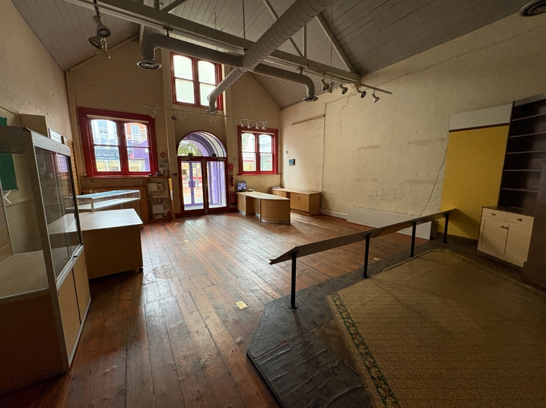 25 High St, Eastleigh for sale - Building Photo - Image 2 of 6