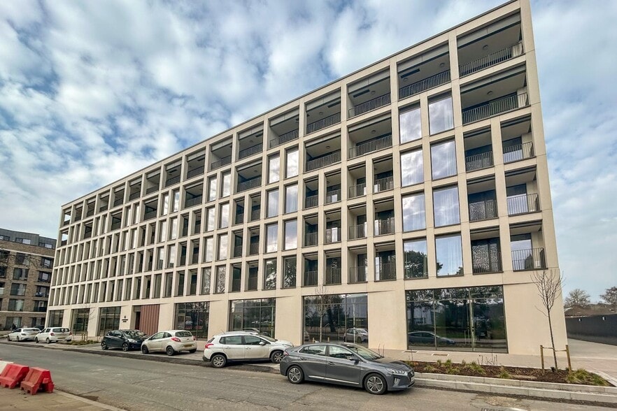 19-21 Dartmouth Av, Woking for lease - Building Photo - Image 2 of 6