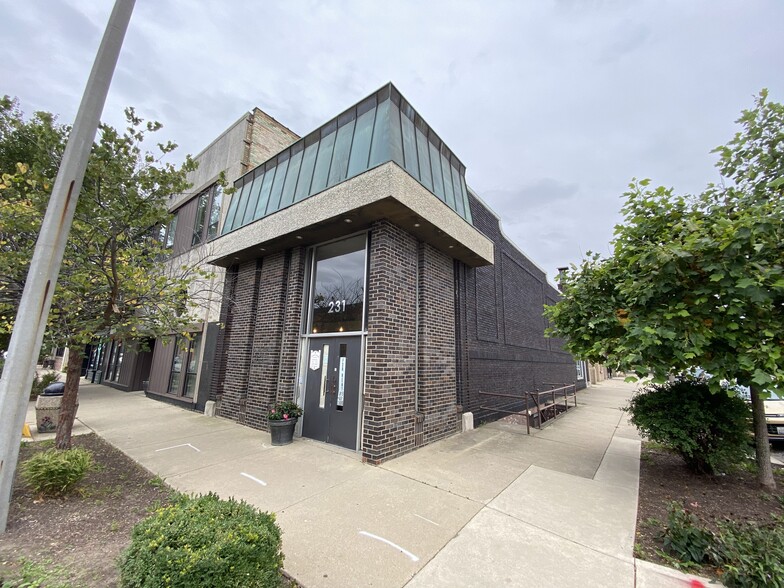 231 W Madison St, Ottawa, IL for sale - Building Photo - Image 1 of 1