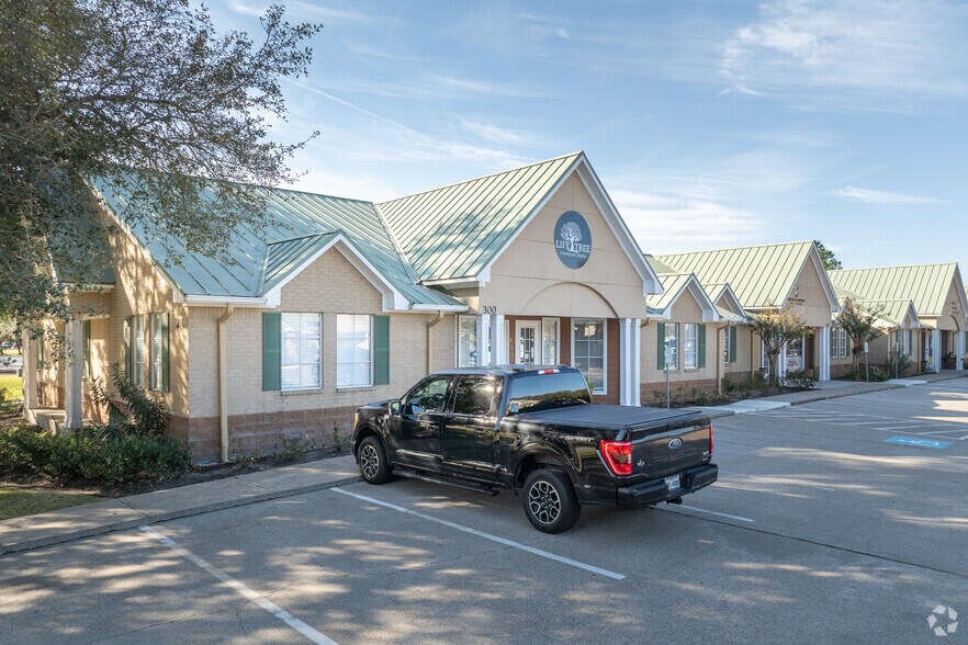 201 Enterprise Ave, League City, TX à louer - Photo du bâtiment - Image 3 de 12