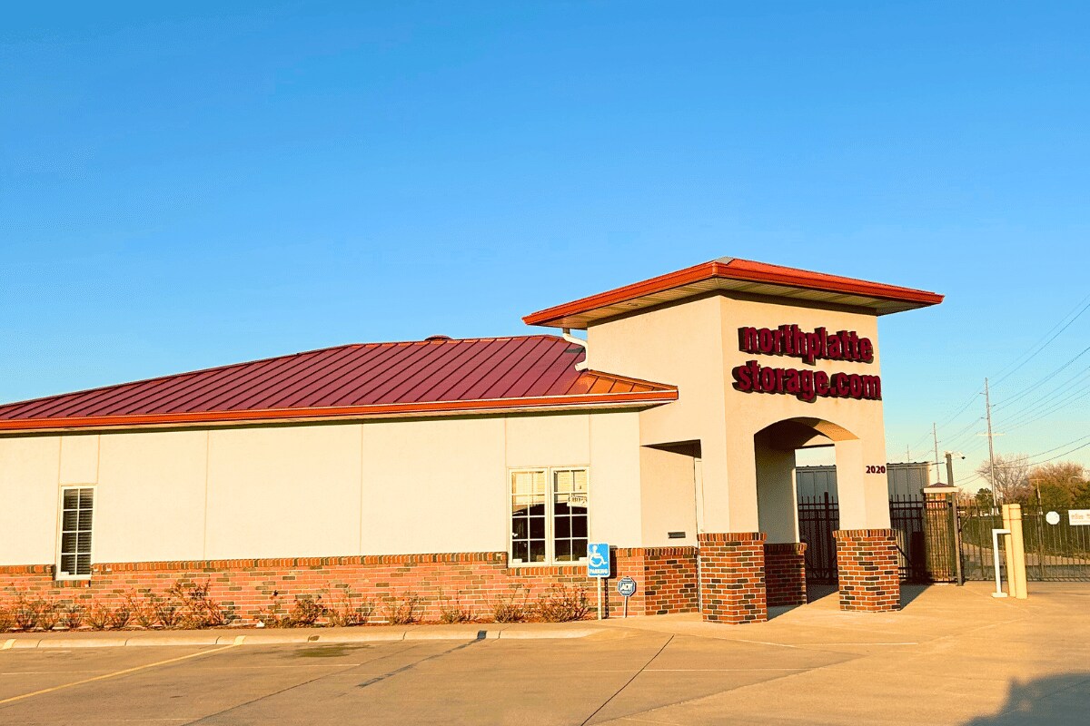 2020 E Philip Ave, North Platte, NE for lease Primary Photo- Image 1 of 2