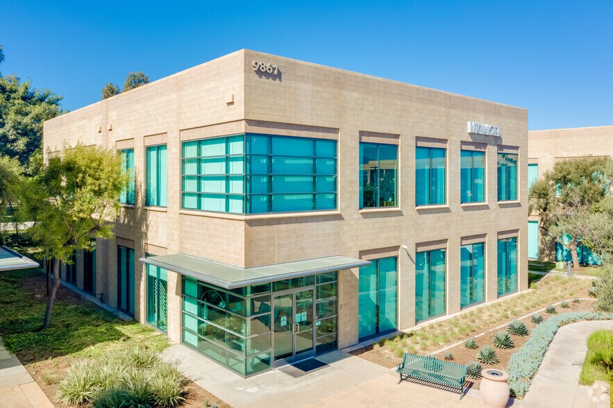 9861 Irvine Center Dr, Irvine, CA à vendre - Photo principale - Image 1 de 5