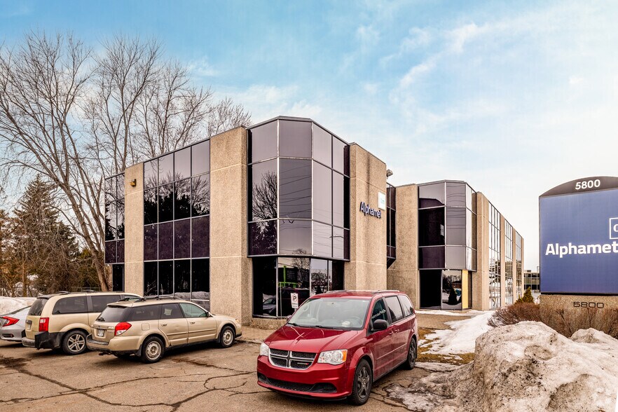5800 Boul Thimens, Montréal, QC for sale - Primary Photo - Image 1 of 8