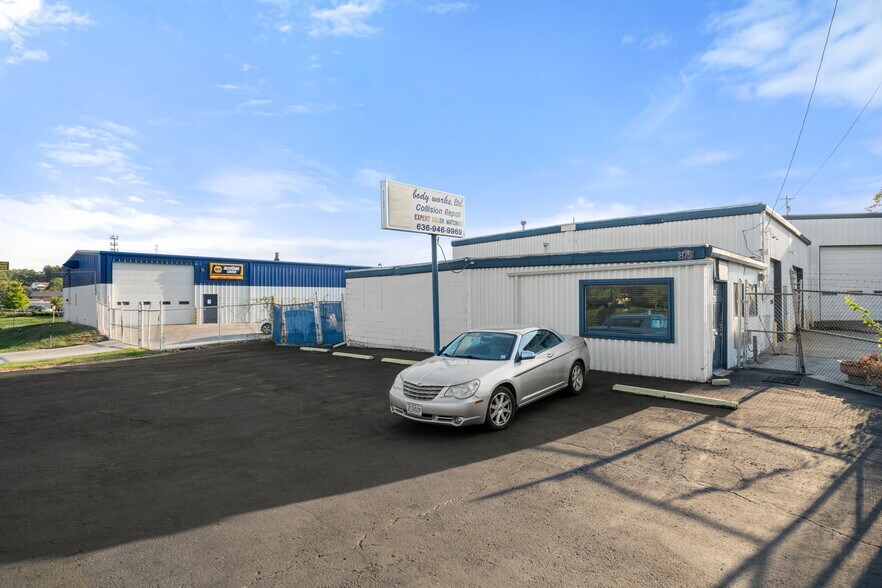 875 Friedens Rd, Saint Charles, MO à vendre - Photo du bâtiment - Image 2 de 15