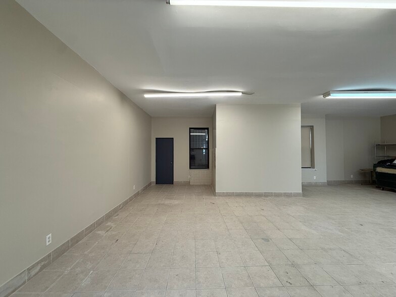 3801 Vernon Blvd, Long Island City, NY for lease - Building Photo - Image 2 of 5