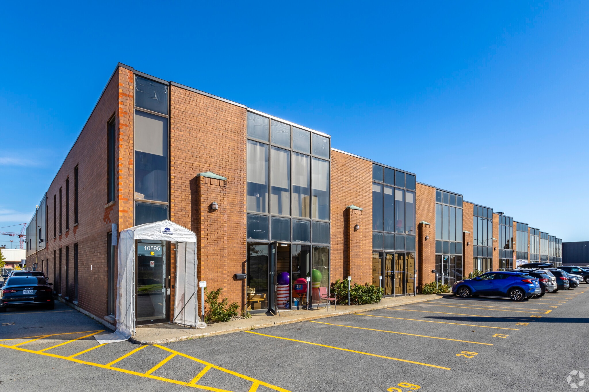 10501-10595 Boul Louis-H.-La Fontaine, Montréal, QC for lease Primary Photo- Image 1 of 10