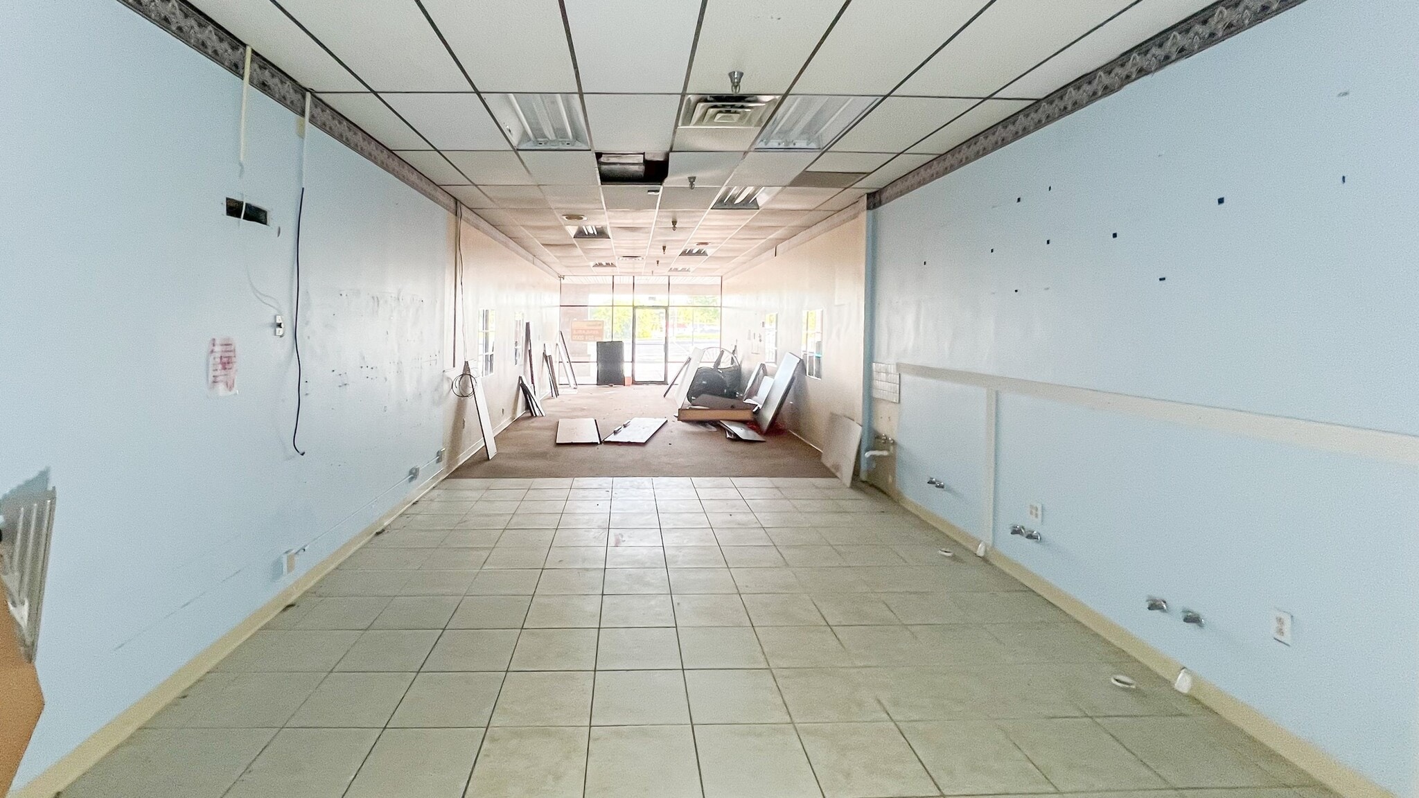137-205 E Lincoln Trail Blvd, Radcliff, KY for lease Interior Photo- Image 1 of 4