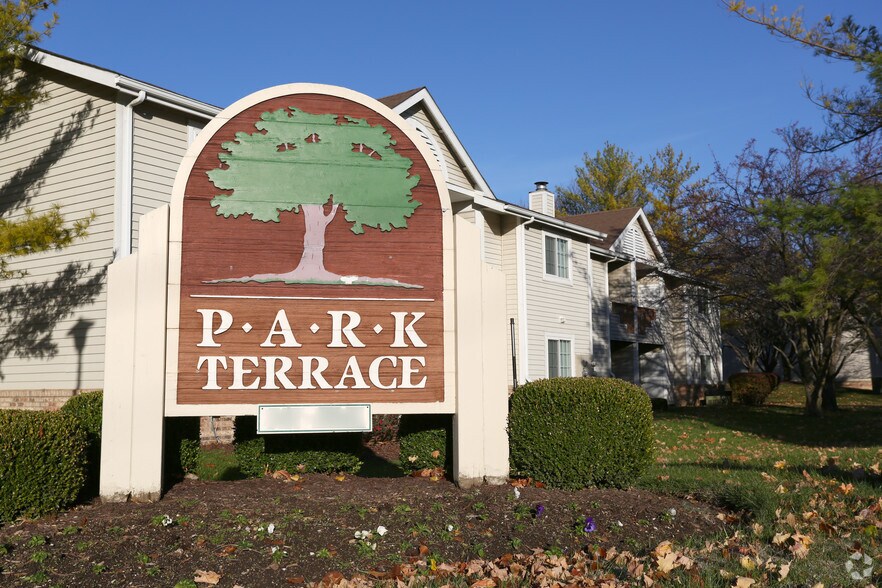 1 Park Terrace Ln, Fairview Heights, IL à vendre - Photo principale - Image 1 de 1