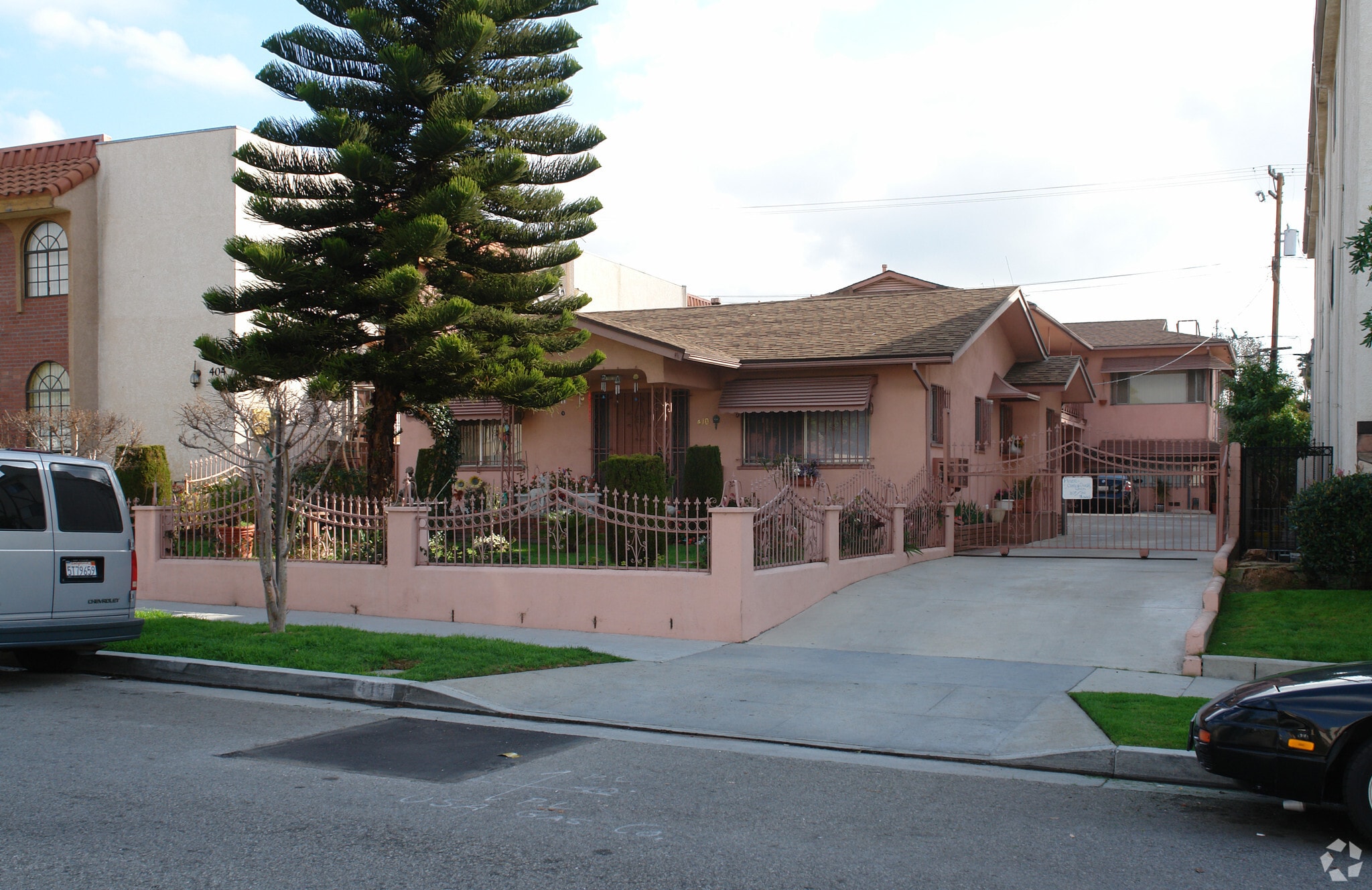 410 Fischer St, Glendale, CA for sale Primary Photo- Image 1 of 30