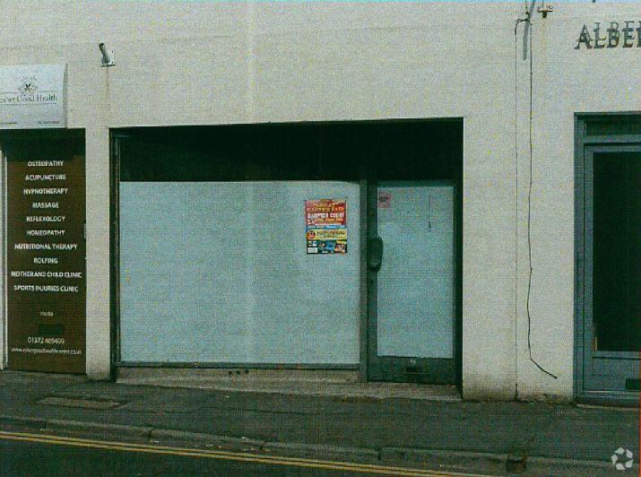 6-8 Church St, Esher à vendre - Photo du bâtiment - Image 2 de 4