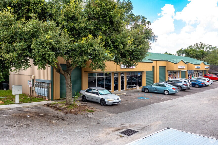 408-428 W Waters Ave, Tampa, FL à louer - Photo du bâtiment - Image 2 de 3