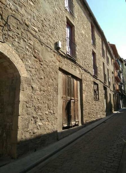 Immeuble residentiel dans Berga, Barcelona à vendre - Photo du bâtiment - Image 2 de 4