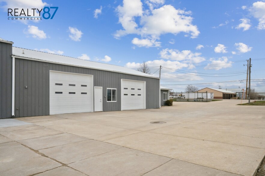 1620 W Post Rd SW, Cedar Rapids, IA à louer - Photo du bâtiment - Image 2 de 18