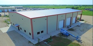 Plus de détails pour 563 Shale Ln, Pleasanton, TX - Industriel à vendre