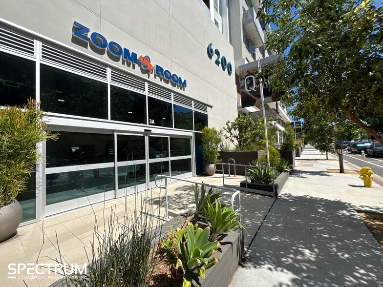 6200 Variel Ave, Woodland Hills, CA for lease - Building Photo - Image 2 of 30