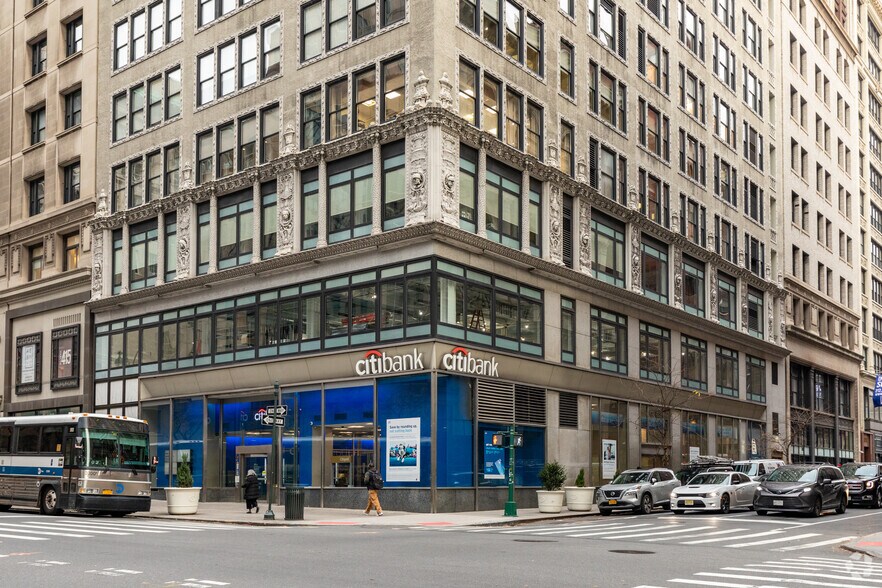 411 Fifth Ave, New York, NY à louer - Photo du bâtiment - Image 2 de 10