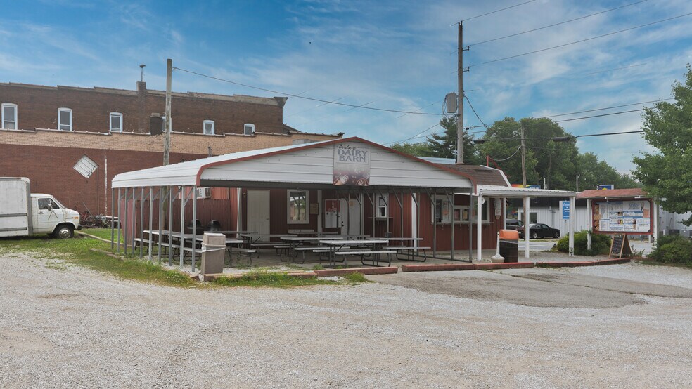 8 IN-145, Birdseye, IN à vendre - Photo du bâtiment - Image 2 de 16