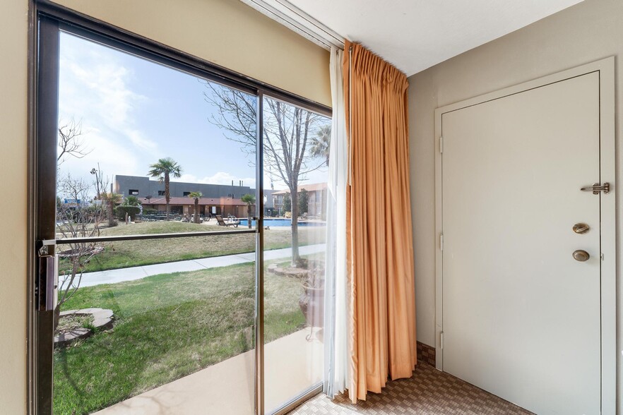 1450 S Auto Mall Dr, St George, UT for sale - Interior Photo - Image 3 of 57