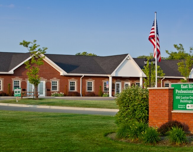 250 Lucius Gordon Dr, West Henrietta, NY à louer - Photo du bâtiment - Image 2 de 11